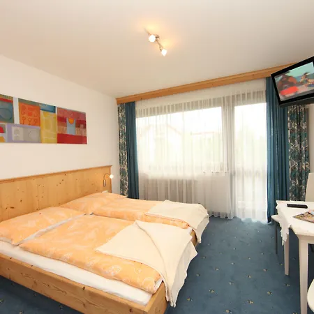 Hotel Garni Landhaus Gitti, Summercard And Free Parking 3*