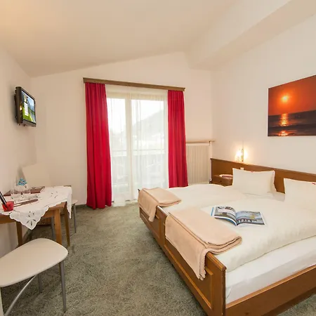 Hotel Hotel Garni Landhaus Gitti, Summercard And Free Parking 3*