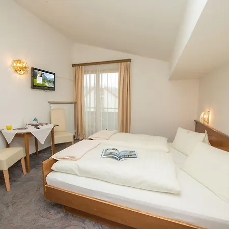 Hotel Hotel Garni Landhaus Gitti, Summercard And Free Parking 3*