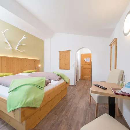 Hotel Garni Landhaus Gitti, Summercard And Free Parking Zell am See
