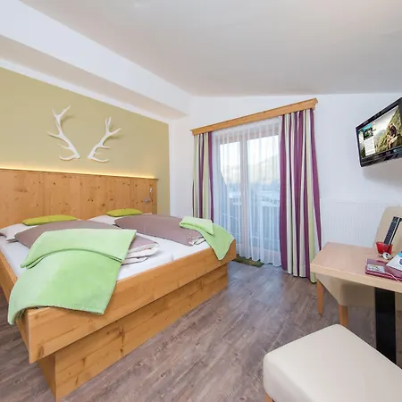 Hotel Hotel Garni Landhaus Gitti, Summercard And Free Parking 3*