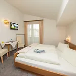 Ξενοδοχείο Comfort Garni Gitti 3*